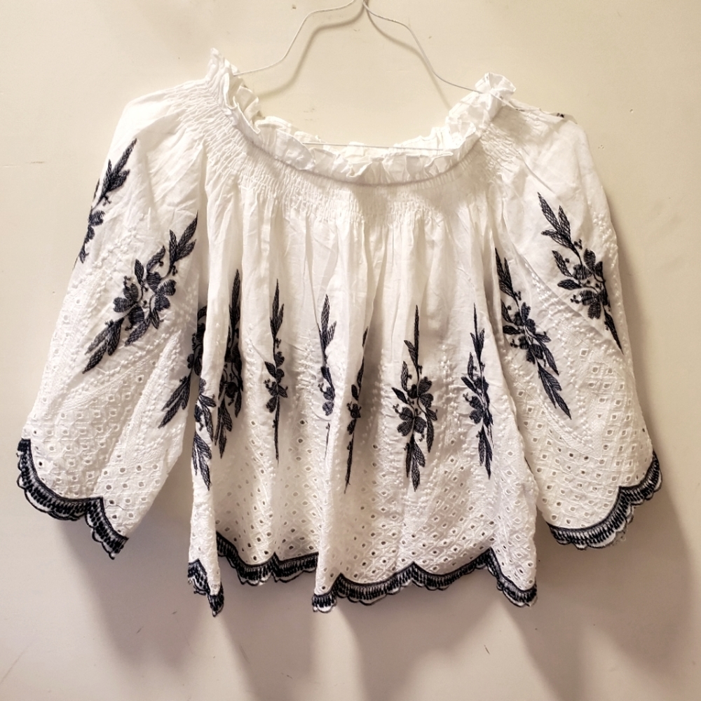 Adorable flowy top